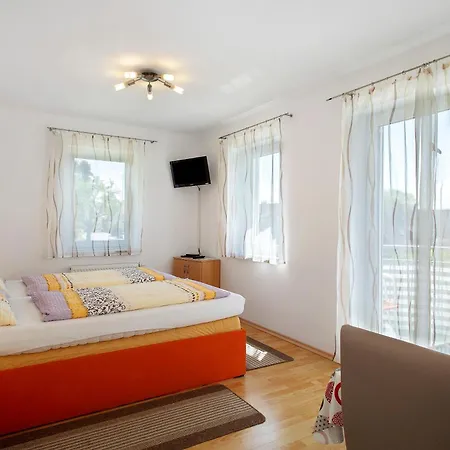 Gierer Apartment *
